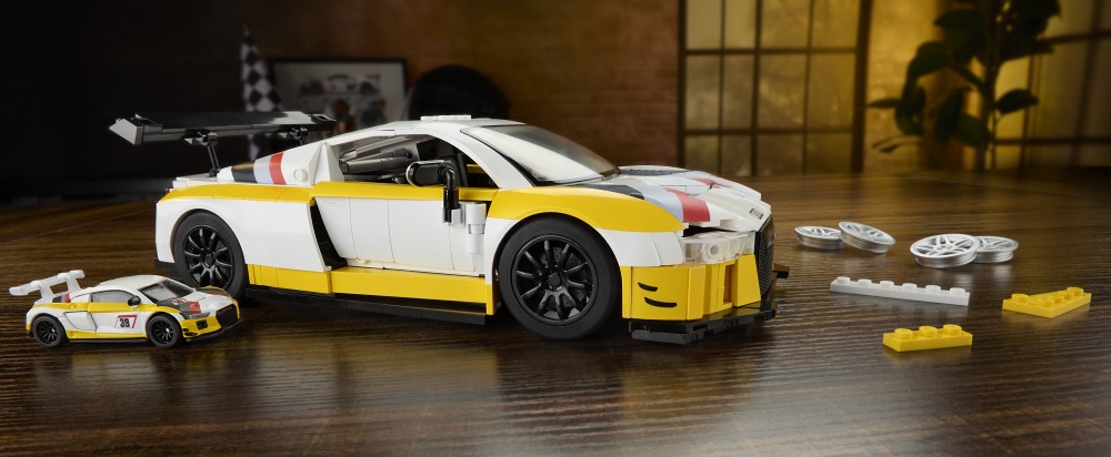 Mattel Brick Shop Hot Wheels Audi R8 LMX 2009