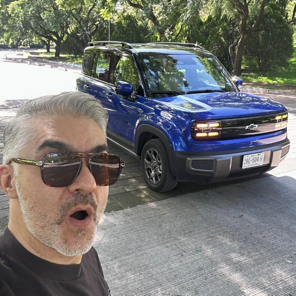 Oscar Sanabria con el Spark EUV a prueba en la ciudad 