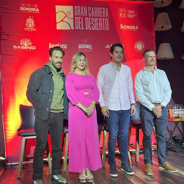 Pablo Gil, Brenda Córdova, Roberto Gradillas y Fernando del Olmo n la promoción de la Gran Carrera del Desierto en Sonora 2025 en CDMX