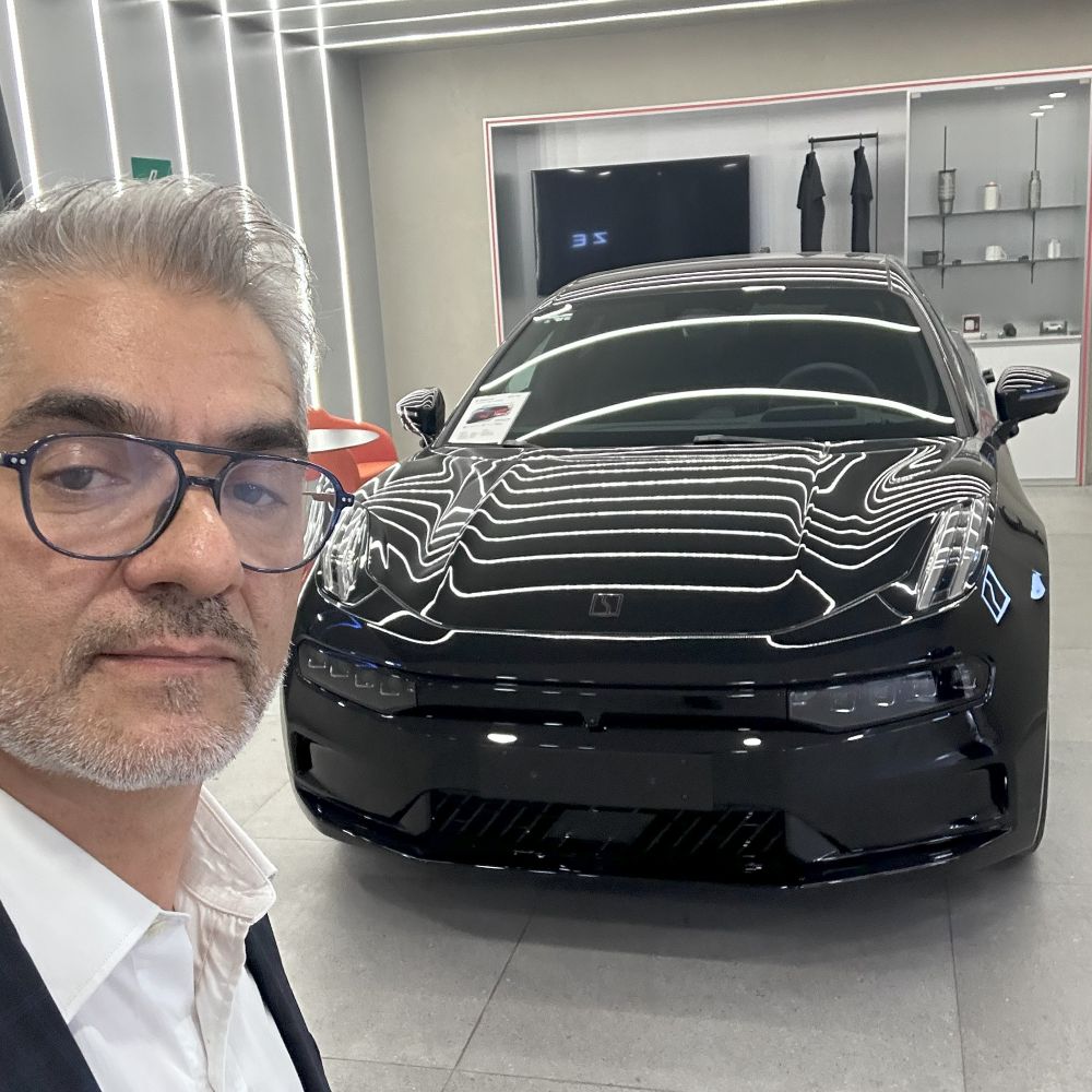Zeekr 001 es un modelo deportivo tipo sedán 100% eléctrico