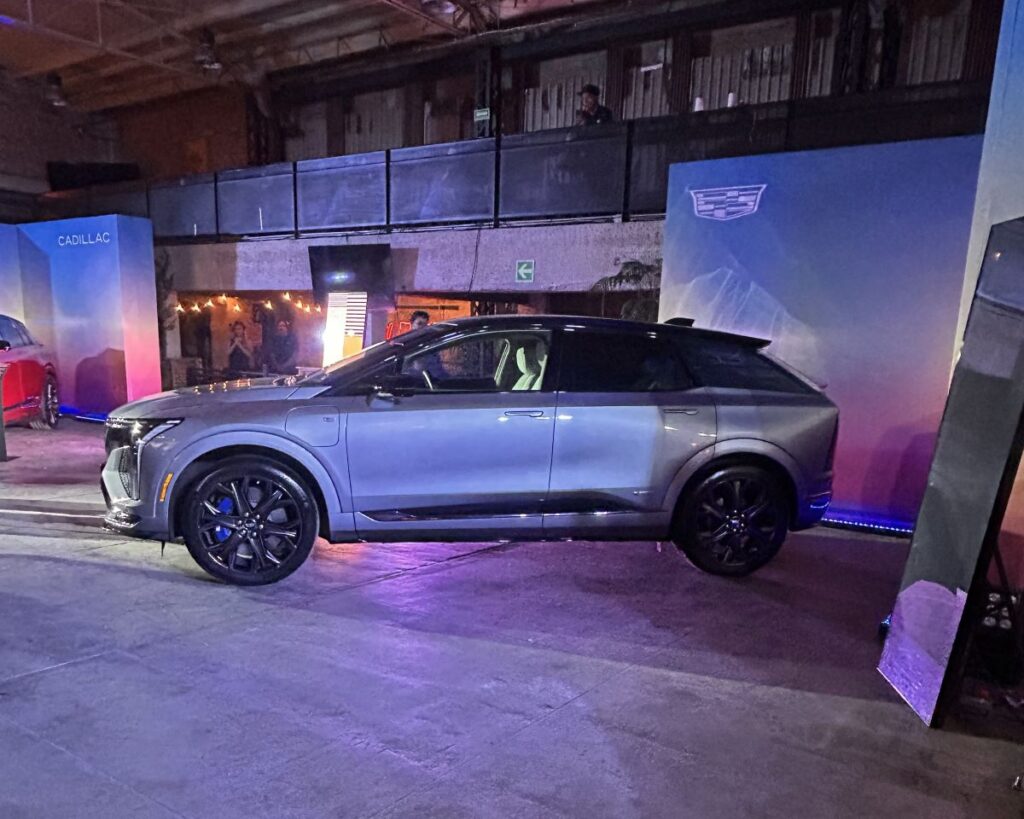 El diseño aerodinámico de Cadillac OPTIQ-V 2026 enfatiza el aspecto deportivo